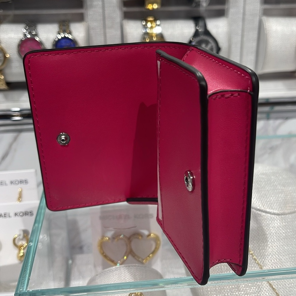 MICHAEL KORS Carson Small Pebbled Leather Flap Wallet
DRAGONFRUIT
NWT - Picture 15 of 16